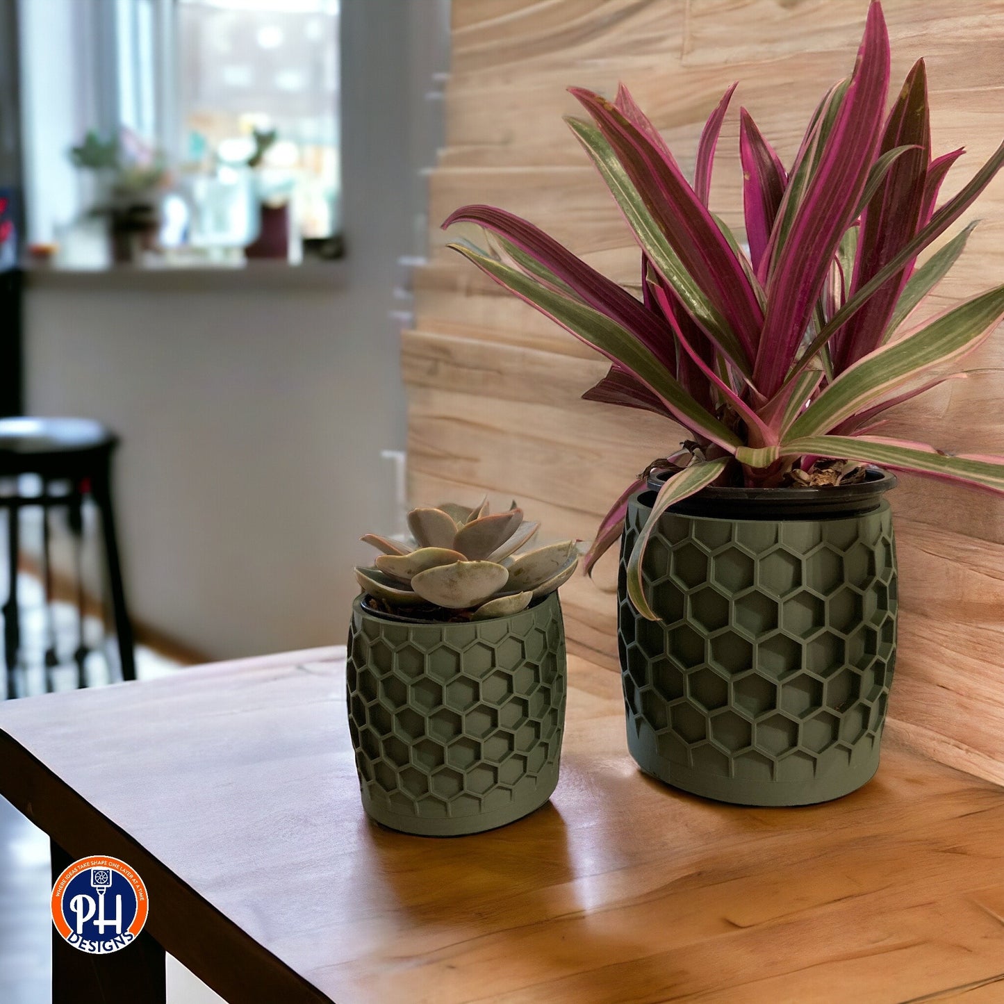 White Honeycomb planter with hidden drainage tray